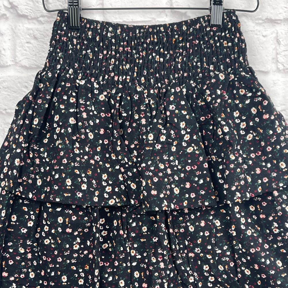 K1027 Black Floral Layered Ruffled Skirt Size 140 (size 10–11)